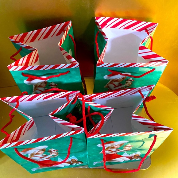 BARBIE VTG 1997 HALLMARK CHRISTMAS GIFT BAGS SET OF 4 BARBIE w/KITTEN & PUPPY - Picture 10 of 11